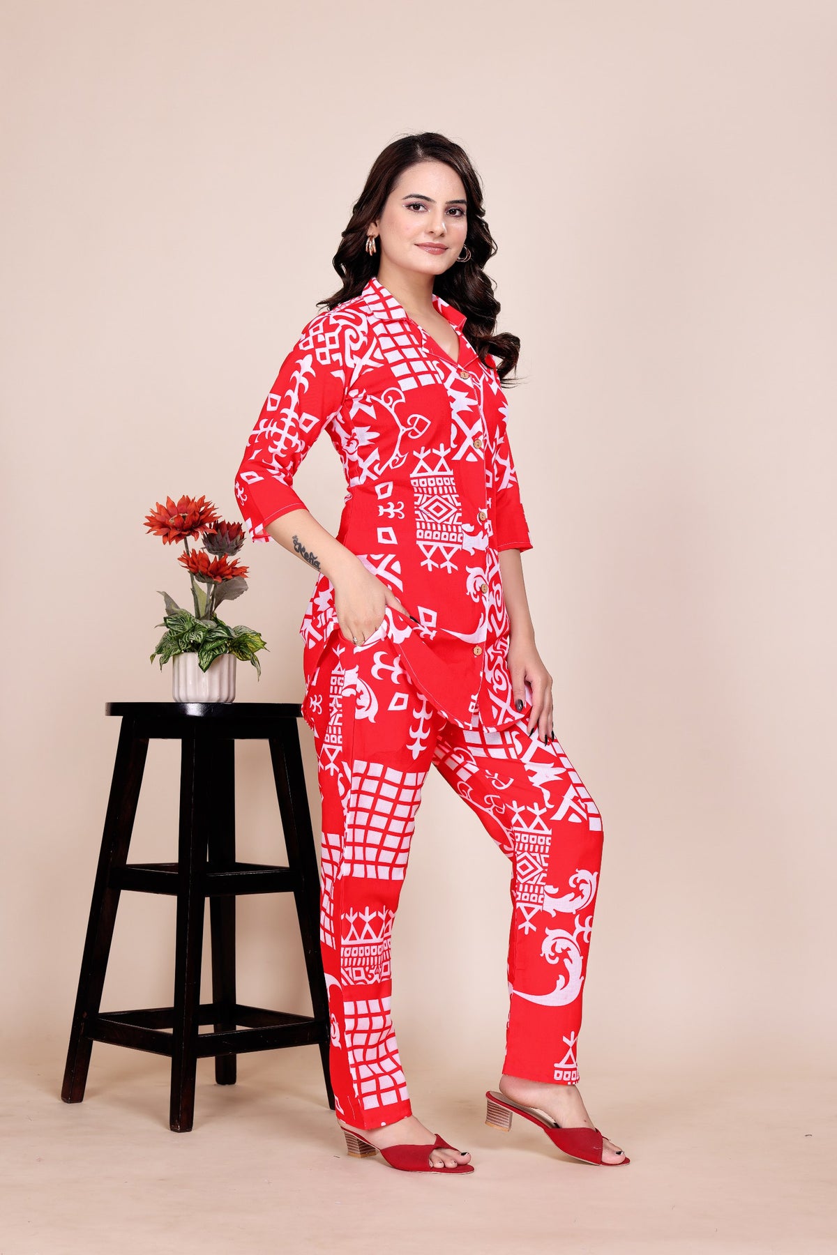 Cord set with sort Top and pant as well top have beautiful neck design