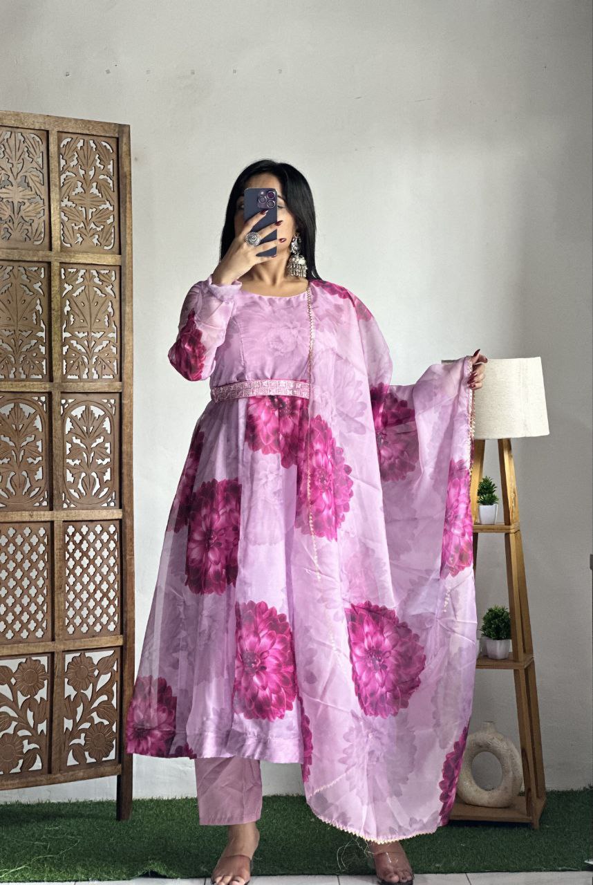 Graceful Heavy Suit Set with Organza Lace Deta