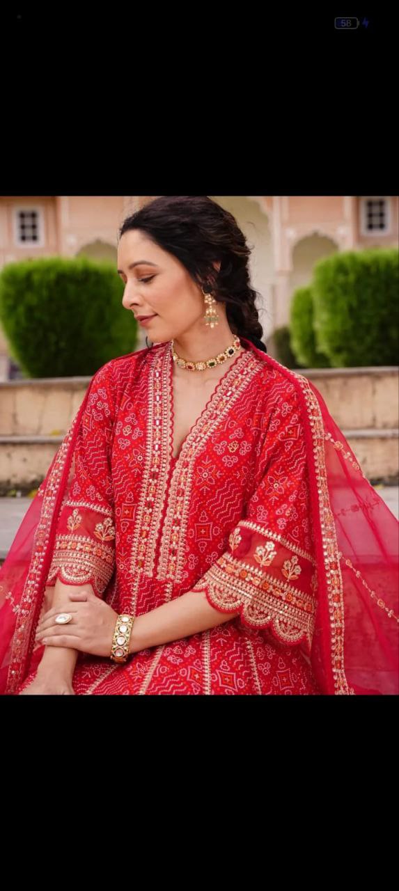 Heavy Suit Set with Intricate Hand Embroidery, Zari Weaving & Prints β Matching Pant & Lace Dupatta