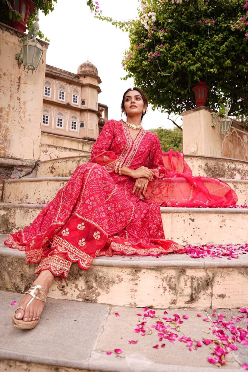 Heavy Suit Set with Intricate Hand Embroidery, Zari Weaving & Prints β Matching Pant & Lace Dupatta