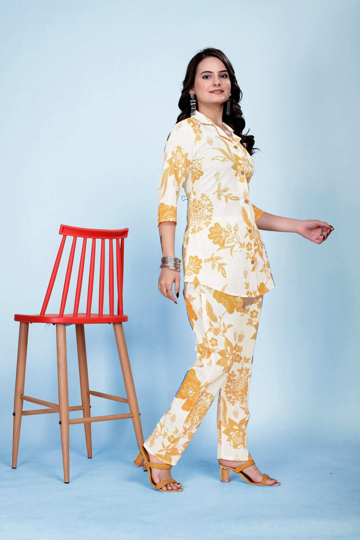 Cord set with sort Top and pant as well top have beautiful neck design