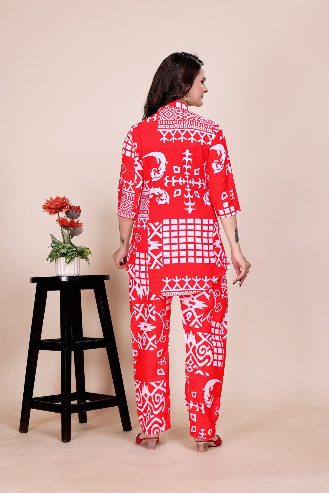 Cord set with sort Top and pant as well top have beautiful neck design