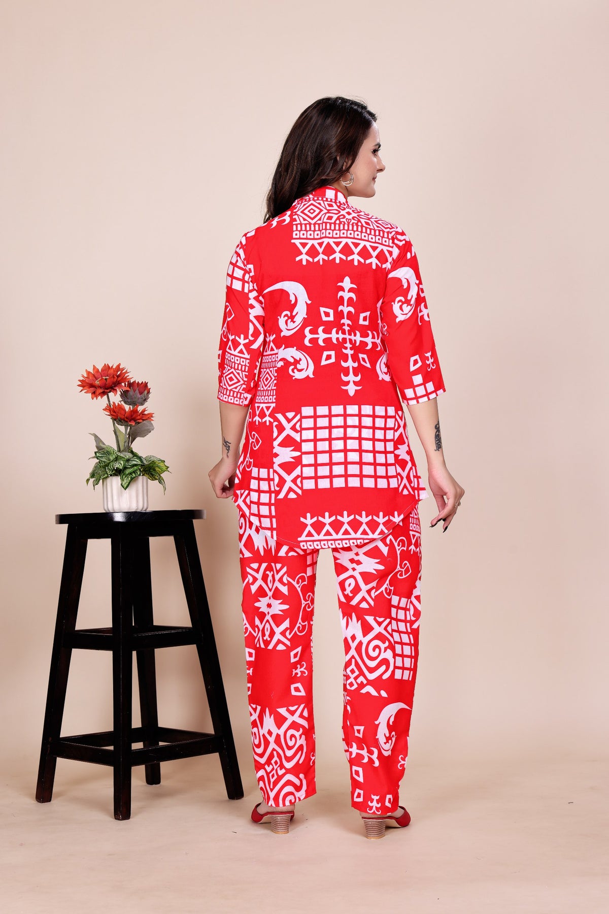 Cord set with sort Top and pant as well top have beautiful neck design