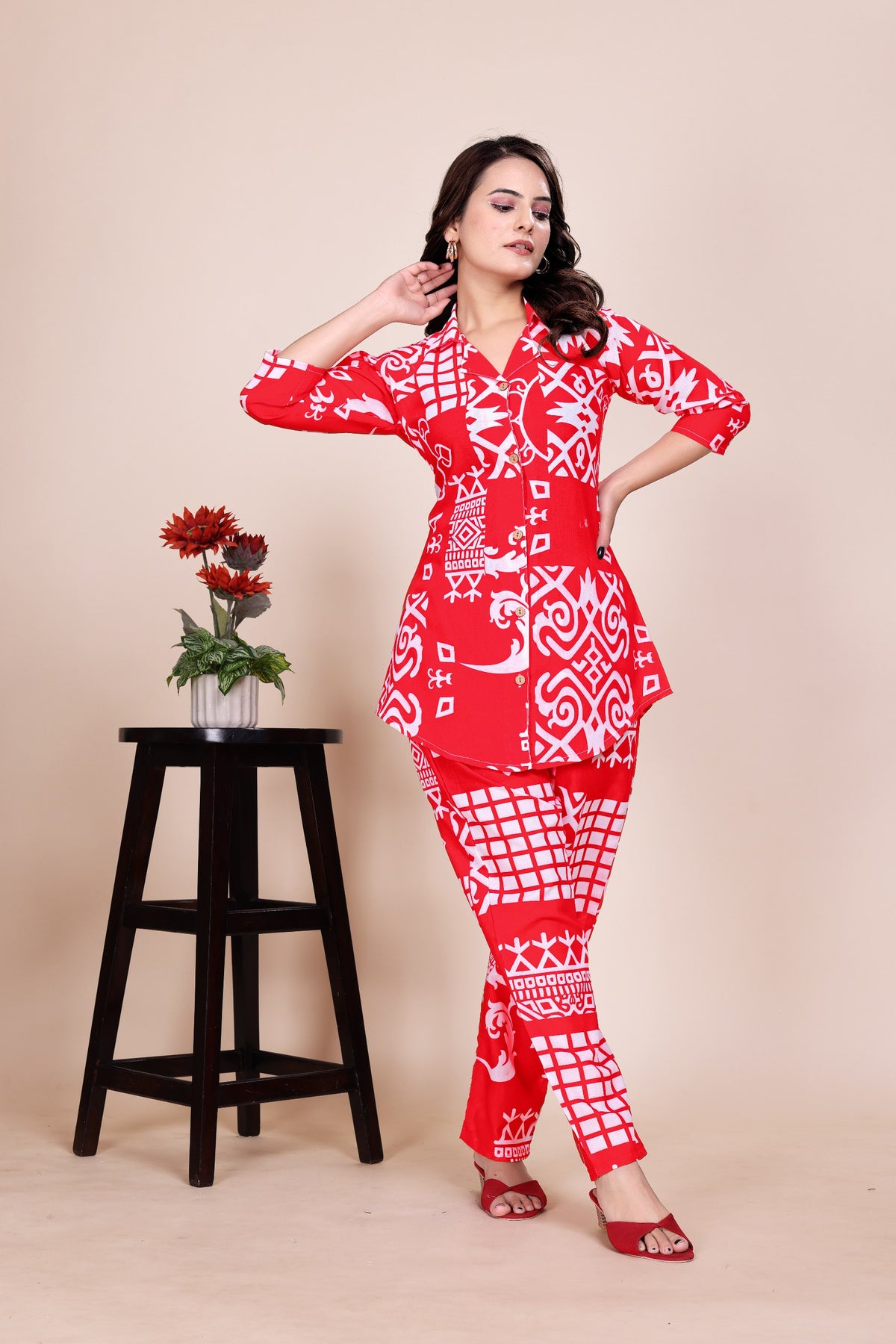 Cord set with sort Top and pant as well top have beautiful neck design